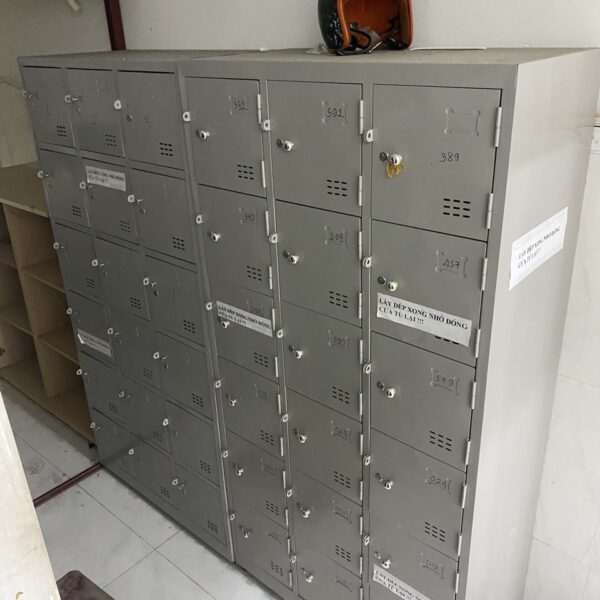 Thanh lý tủ locker 18 ngăn hòa phát cũ mới 90%