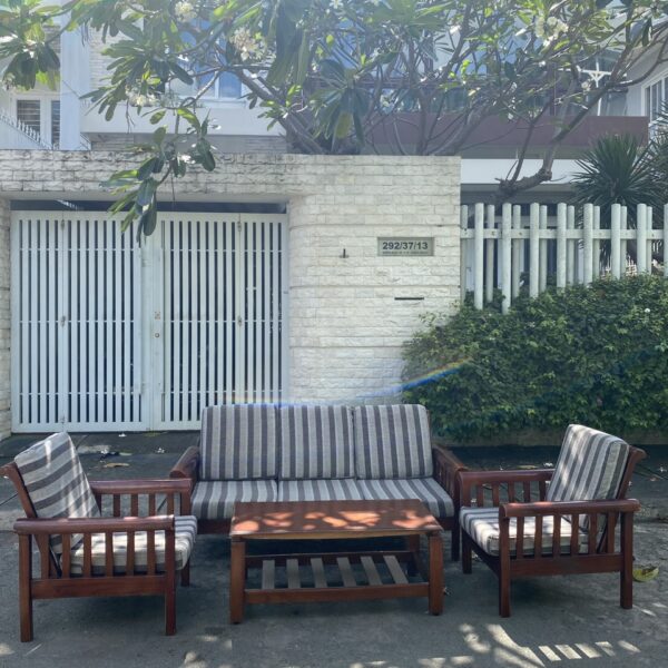 Thanh lý bộ salon gỗ cũ lót nệm