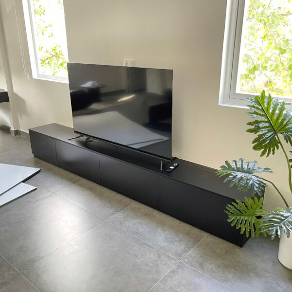 Thanh lý kệ tivi 3m màu đen mới 95%