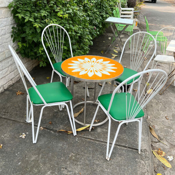 Thanh lý ghế cafe sắt có nệm mới 90%