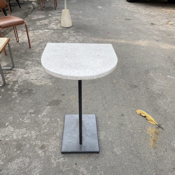 Thanh lý bàn cafe chân sắt mặt đá mới 95%