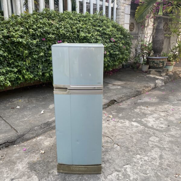 Thanh lý tủ lạnh toshiba 139 lít mới 95%