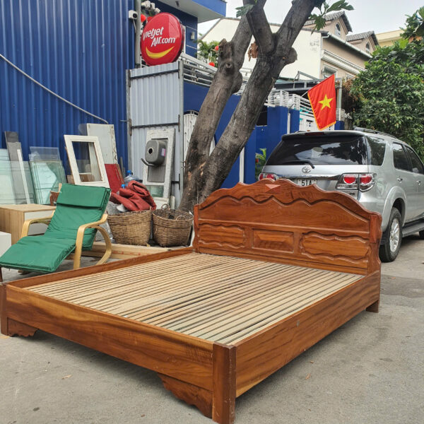 Thanh lý giường gõ đỏ 2m x 2m mới 95%