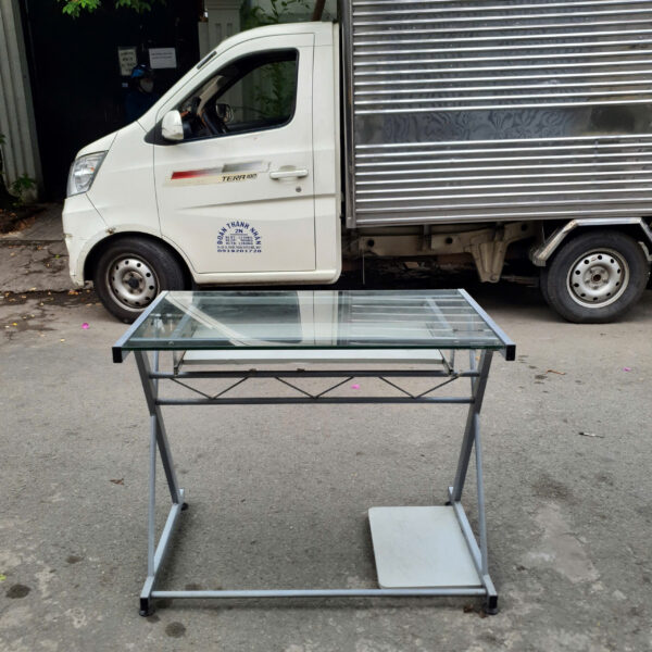 Thanh lý bàn làm việc chân sắt mặt kính cường lực
