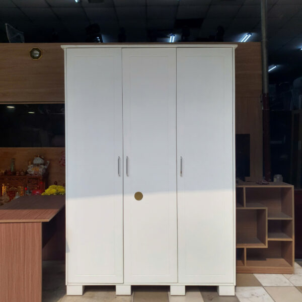 Thanh lý tủ quần áo màu trắng gỗ tự nhiên mới 95%