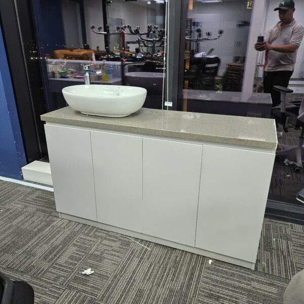 Thanh lý tủ lavabo màu trắng đẹp giá rẻ