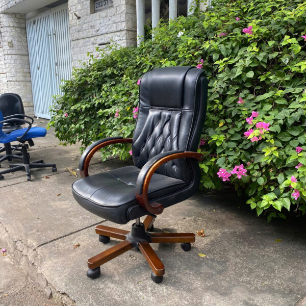 Thanh lý ghế xoay giám đốc sang trọng mới 90%