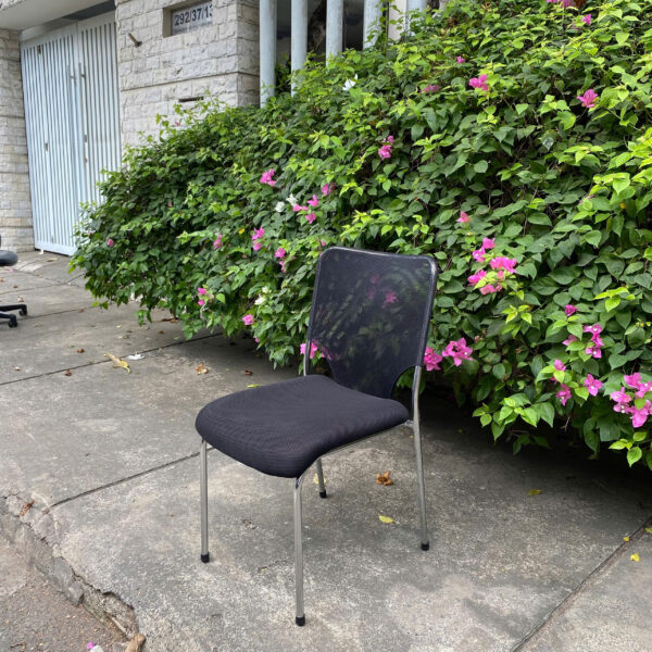 Thanh lý ghế lưới văn phòng màu đen không tay