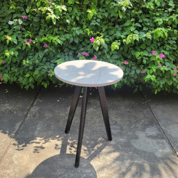 Bàn tròn cà phê chân sắt cũ dùng còn tốt