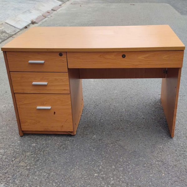 Thanh lý bàn làm việc có hộc giá rẻ