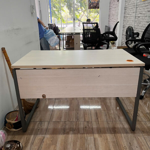 Thanh lý bàn chân sắt làm việc 1m2x70cm