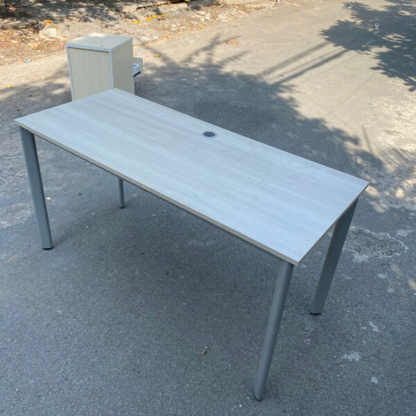 Bàn làm việc chân sắt 1m6x60cm như mới giá rẻ