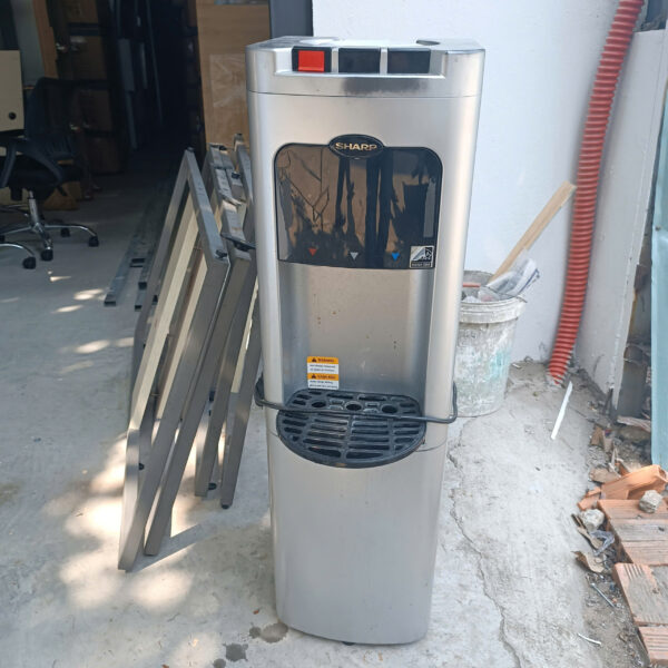 Thanh lý máy nước uống nóng lạnh Sharp
