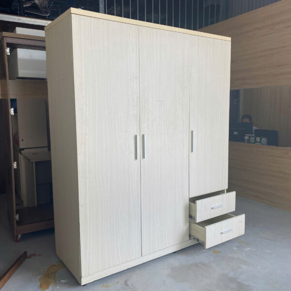Tủ quần áo 3 cánh 1m6x2m màu kem đẹp như mới
