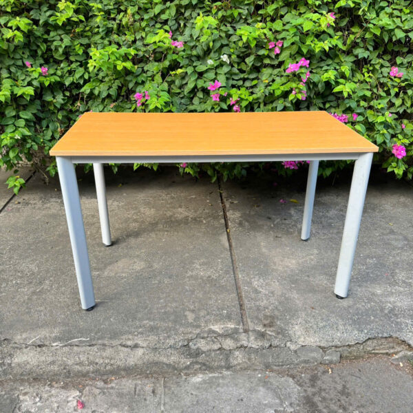 Thanh lý Bàn làm việc Hòa Phát 1m2 chân elip