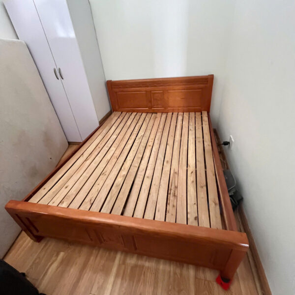 Giường ngủ gỗ xoan đào 1m6x2m như mới