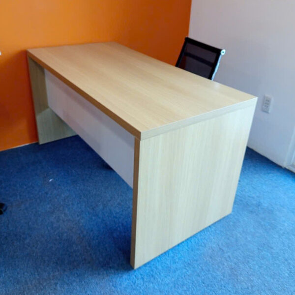 Bàn làm việc văn phòng 1m2 gỗ MDF mới 95%
