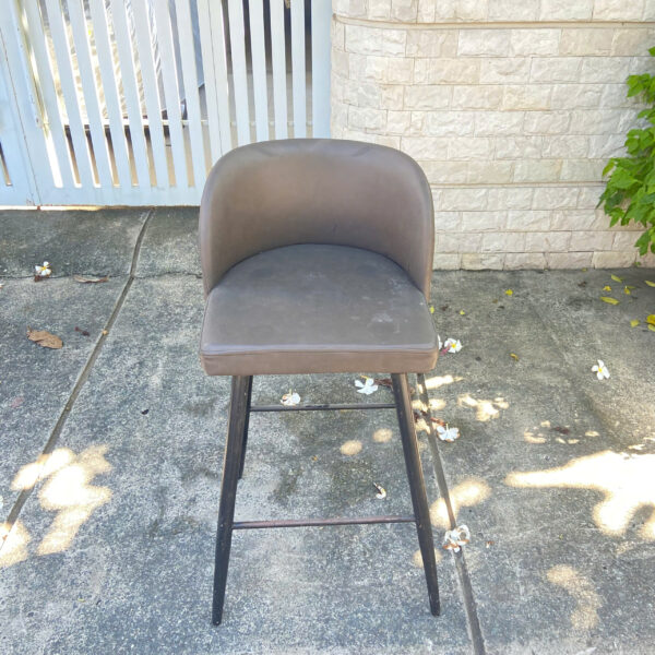 Ghế ngồi quầy bar mặt nệm da thanh lý