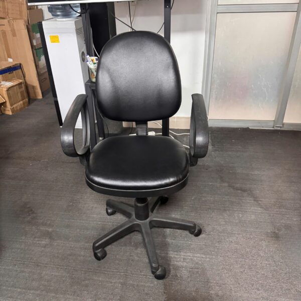 Ghế da chân xoay thanh lý cho nhân viên