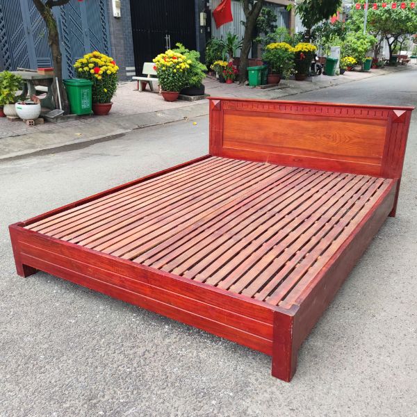 Giường ngủ gỗ xoan đào 1m6x2m như mới