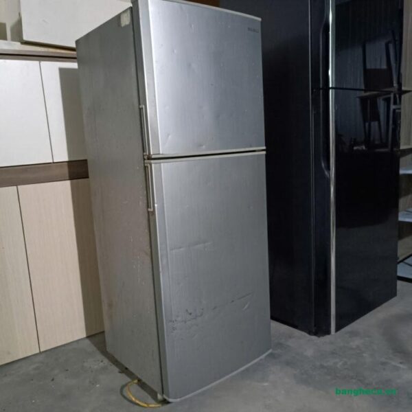 Tủ lạnh xám cũ dùng còn tốt