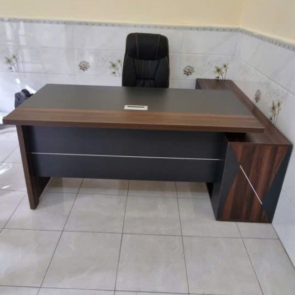 Bàn Giám đốc chữ L 1m8x1m6 mới 90%