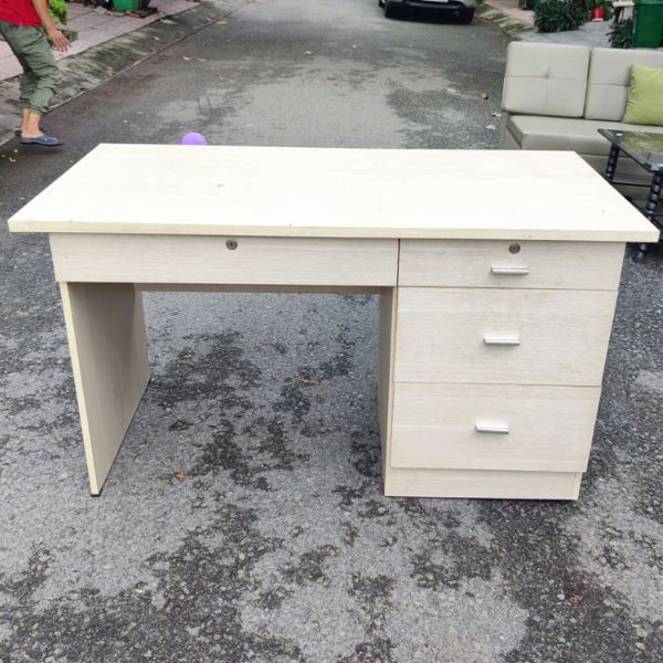 Bàn làm việc 1m4 gỗ MDF thanh lý
