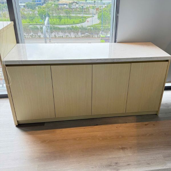 Tủ bếp mặt đá dày dặn thanh lý