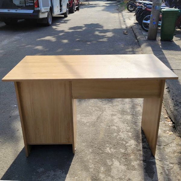 Bàn làm việc 1m2x60cm sang trọng giá tốt, độ bền cao