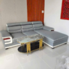Sofa chữ L bọc da mềm mịn, bàn kính sang trọng