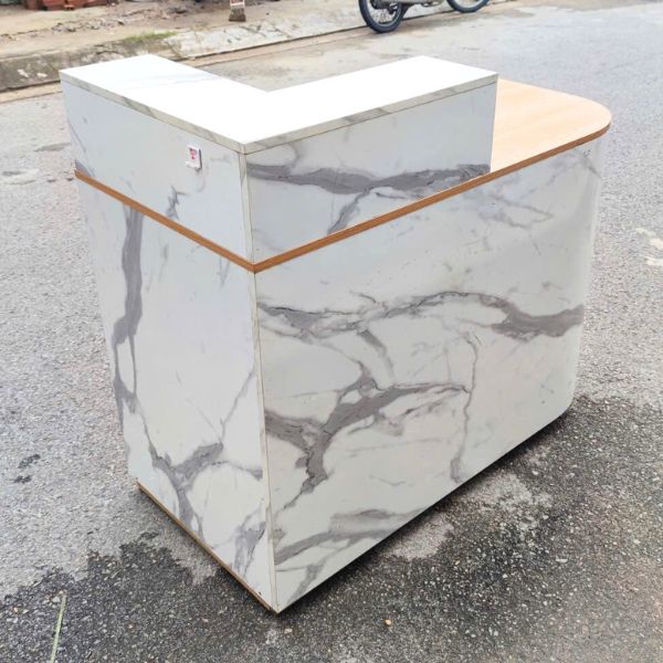 Thanh lý quầy lễ tân 1m2 gỗ MDF bo cong vân giả đá