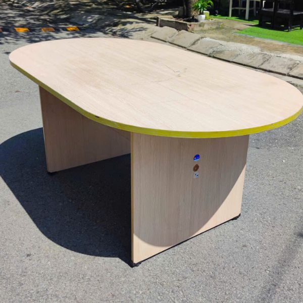 Thanh lý bàn họp văn phòng hình Oval 1m8 giao nhanh