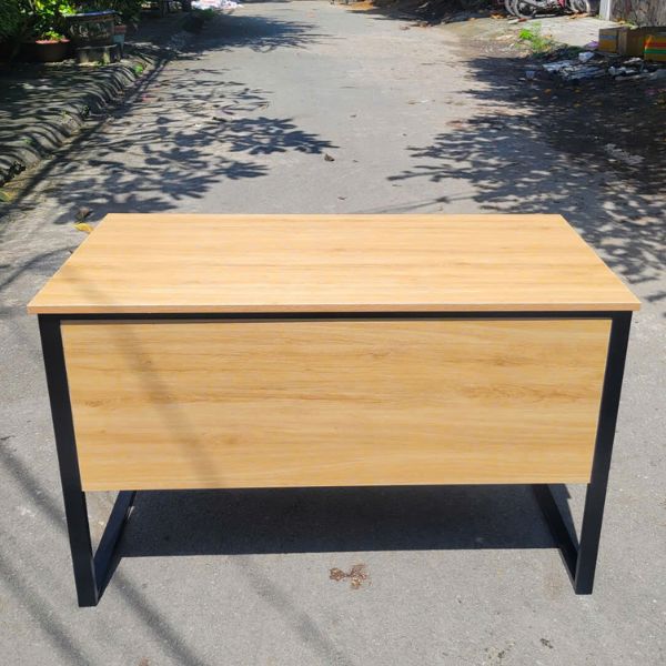 Bàn làm việc văn phòng 1m2 chân sắt có bửng mới 100%