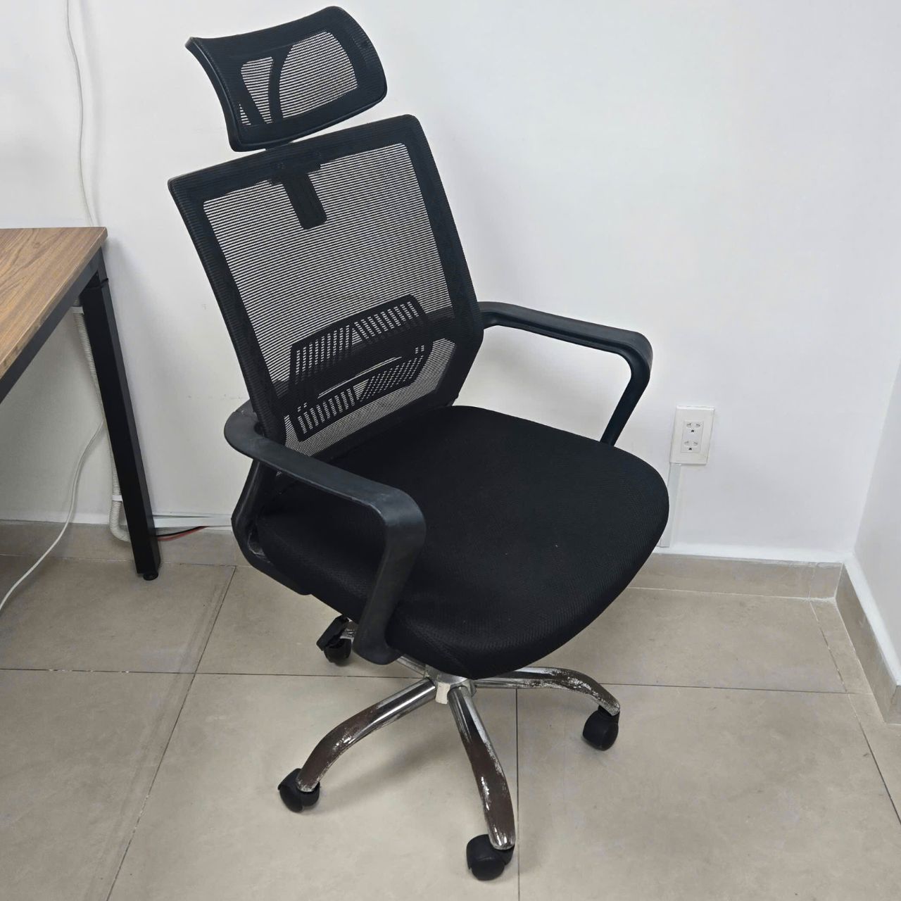 ghe-xoay-lung-luoi-co-tua-dau-thanh-ly