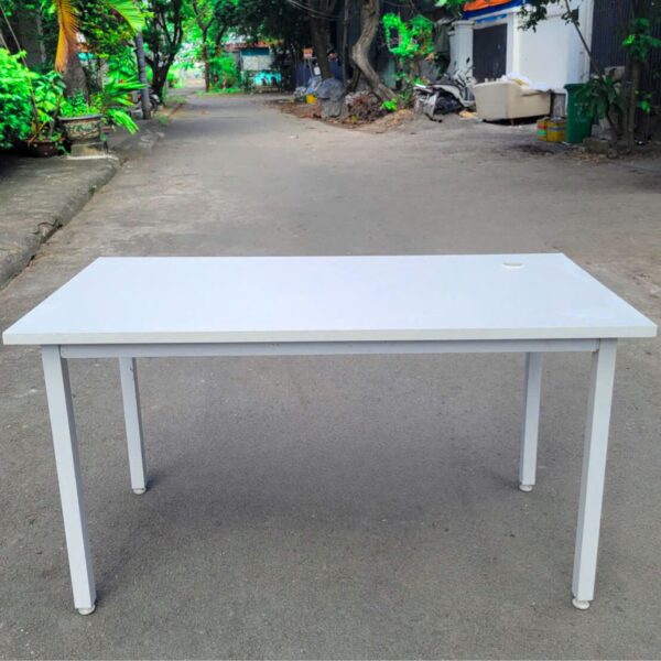 Thanh lý bàn làm việc chân sắt 1m4x70cm trắng đẹp