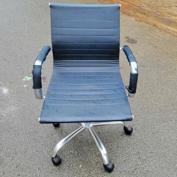 Thanh lý ghế xoay văn phòng bọc da khung inox