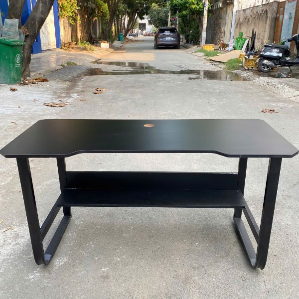 Bàn làm việc chân sắt đen 1m4 hiện đại như mới