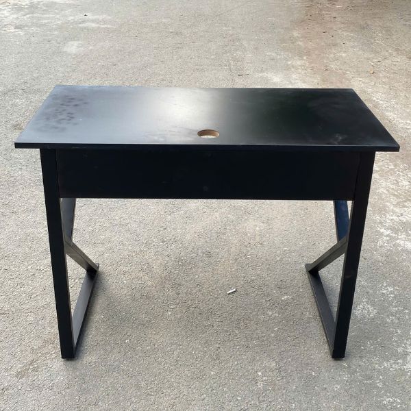 Thanh lý bàn làm việc chân sắt chữ K 1m đen