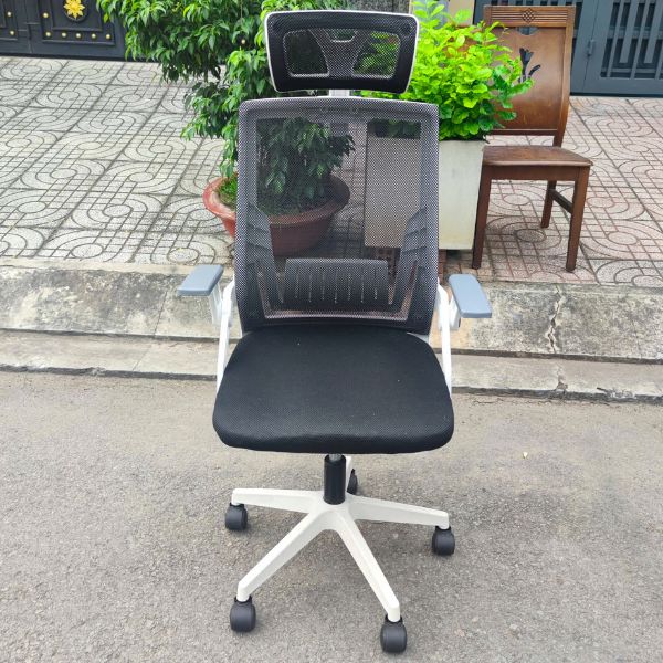 Thanh lý ghế xoay Công thái học mới 90%