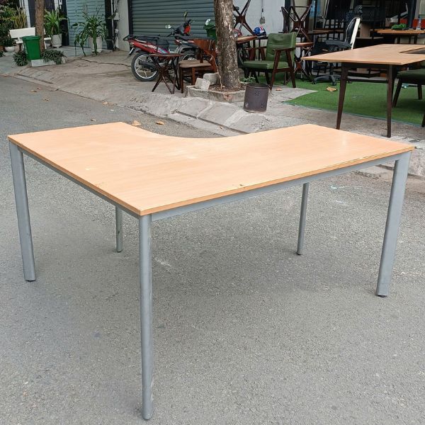 Thanh lý bàn làm việc chữ L chân sắt Elip xịn