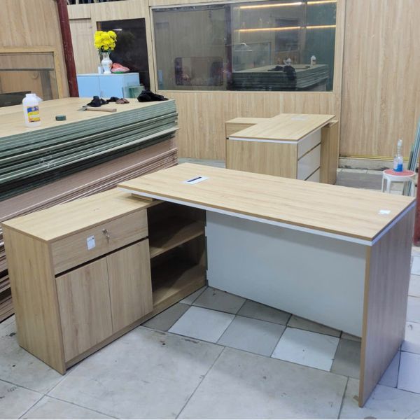 ban-giam-doc-chu-l-hien-dai