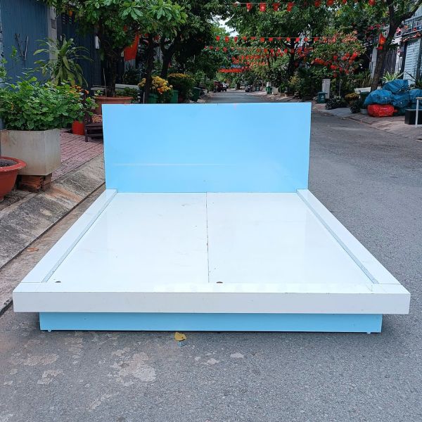 Giường ngủ gỗ công nghiệp chống ẩm 1m8x2m thanh lý