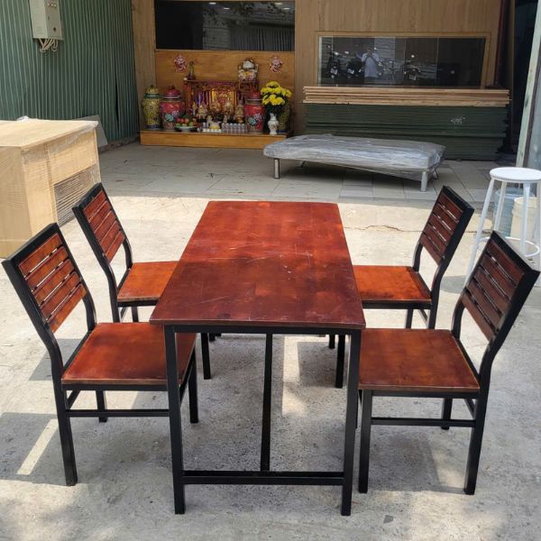 Thanh lý bộ bàn quán ăn 4 ghế mặt gỗ khung sắt