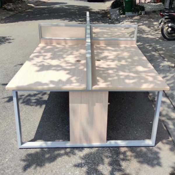 Cụm bàn làm việc văn phòng 4 chỗ có vách ngăn thanh lý