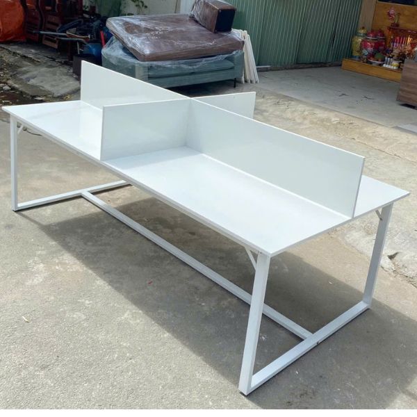 Thanh lý cụm bàn làm việc văn phòng 4 chỗ màu trắng