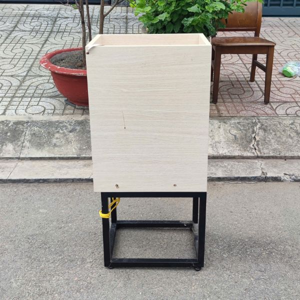 Thanh lý kệ để bình hoa văn phòng giá rẻ