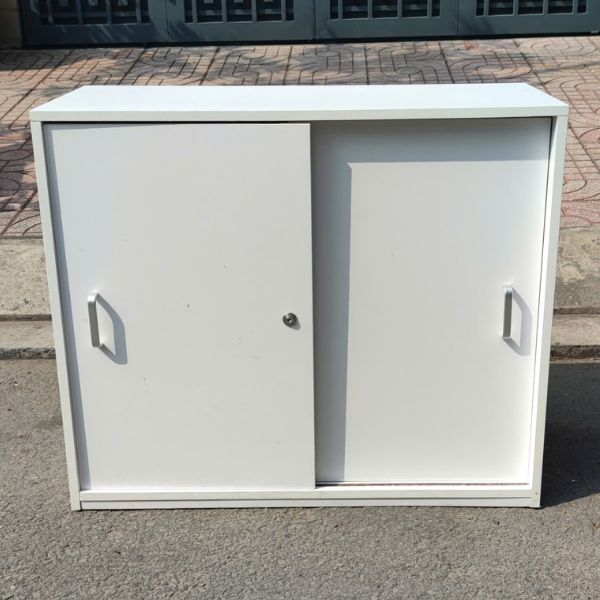 Tủ tài liệu văn phòng thấp cửa trượt mới 95%