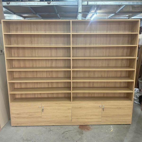 Thanh lý tủ kệ trưng bày gỗ MDF full led hiện đại 2mx2m4