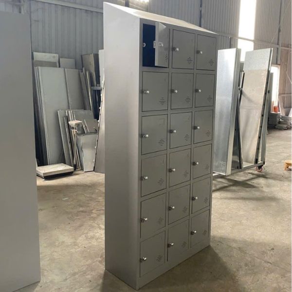 Tủ locker sắt cá nhân 18 ngăn nóc xéo mới 100%