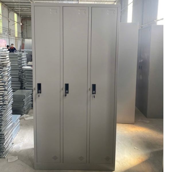 Tủ sắt locker 3 cánh mở treo áo quần mới 100%
